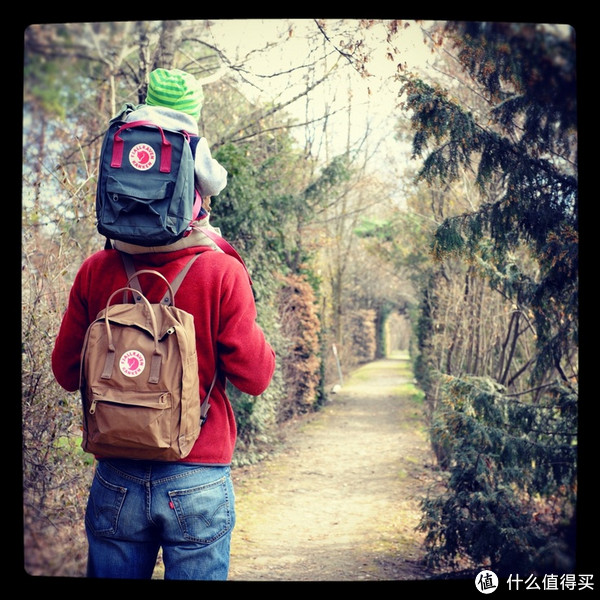 Fjallraven 北极狐 Kanken Classic 双肩背包 海军蓝色