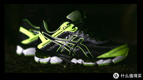 ASICS 亚瑟士 GEL-Cumulus 15 Lite-Show 次旗舰 夜光限定版 男款缓震跑步鞋