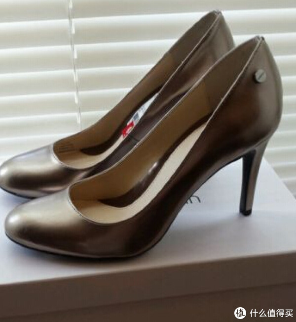 Calvin Klein Lana Metallic Dress Pump 女士高跟鞋