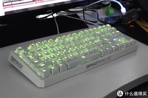 QPAD 酷倍达 MK-10 机械键盘(白色 红轴 RGB背光)