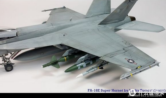 Revell 威望 1:48 F/A-18E 超级大黄蜂战机模型