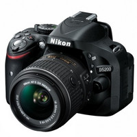 Nikon 尼康 D5200 单反套机 （AF-S DX 18-55mm f/3.5-5.6G VR II 尼克尔镜头）黑色