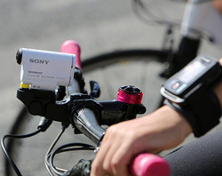 Sony 索尼 HDR-AS100V/W 运动摄像机 带无线监控遥控