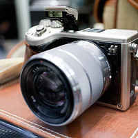 高端秀：HASSELBLAD 哈苏 Lunar Mirrorless 18-55mm 微单相机