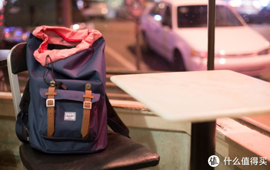 Herschel Supply Co. Little America Mid Volume 双肩背包