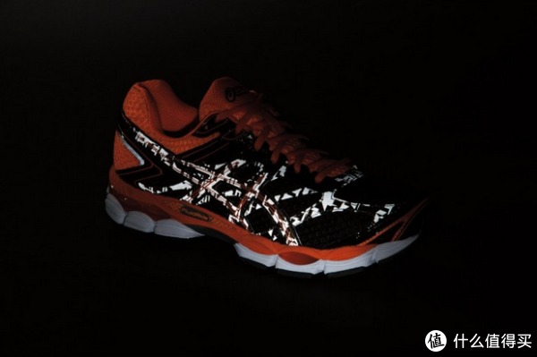 ASICS 亚瑟士 GEL-Cumulus 16 Lite-Show 女款缓震跑鞋 夜光版