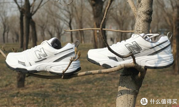 New Balance 409 男款运动鞋