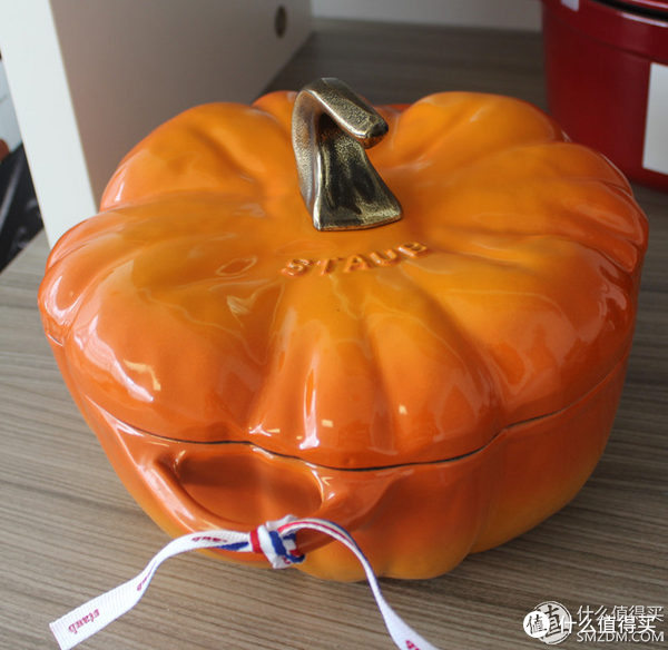 南瓜造型的珐琅铸铁锅