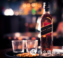 Johnnie Walker 尊尼获加 黑牌12年 黑方 威士忌 700ml+JACK DANIELS 杰克丹尼 Tennessee 田纳西州威士忌 700ml