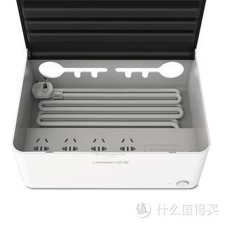 可以摆放在桌面上的拖线板。盒外独设总开关，不用再打开盒子关了。