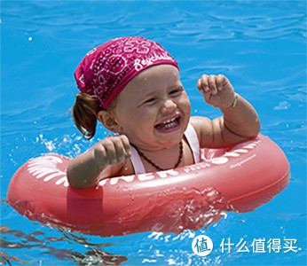 与众不同的一款婴幼儿腋下游泳圈 最主要的不会卡到宝宝脆弱的脖子