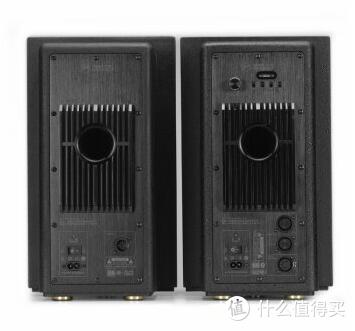 支持蓝牙功能的多媒体无线音箱。