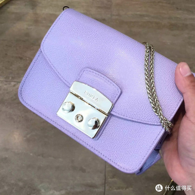 《欢乐颂》第一集中邱莹莹同款包 -Furla Metropolis