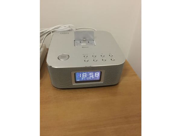 可遥控苹果音箱，带蓝牙收音闹钟功能，低音好，性价比高，长得不错哦