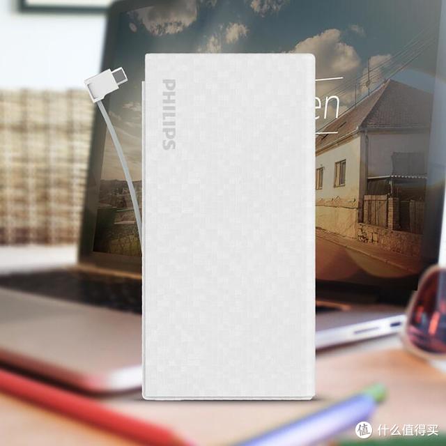 具有10000毫安大容量的超薄移动电源