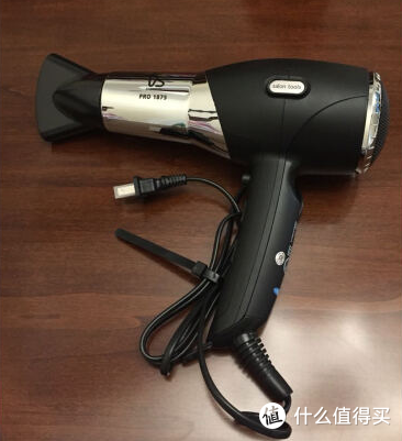 1875W大功率，时尚黑白造型