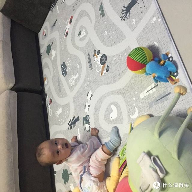 手感柔软、无味、弹性好、没噪音、一点也不凉，非常好