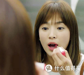 双色口红其实大家也见得比较多了,这