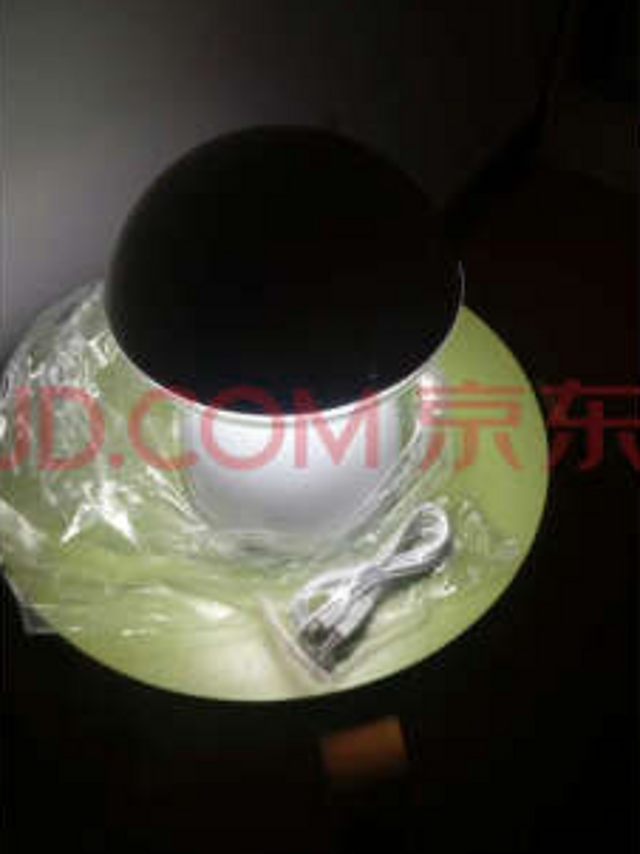 实物非常小巧可爱！适合晚上起夜用，充电时间稍久，七彩灯光蛮柔和的