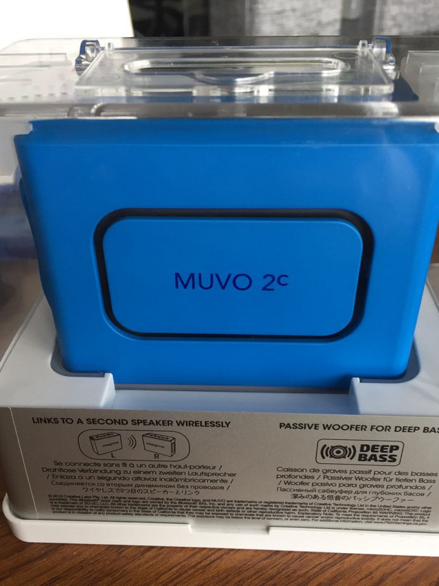 可以组成双声道，可以插卡，还能防水，有振膜，音质也很好！