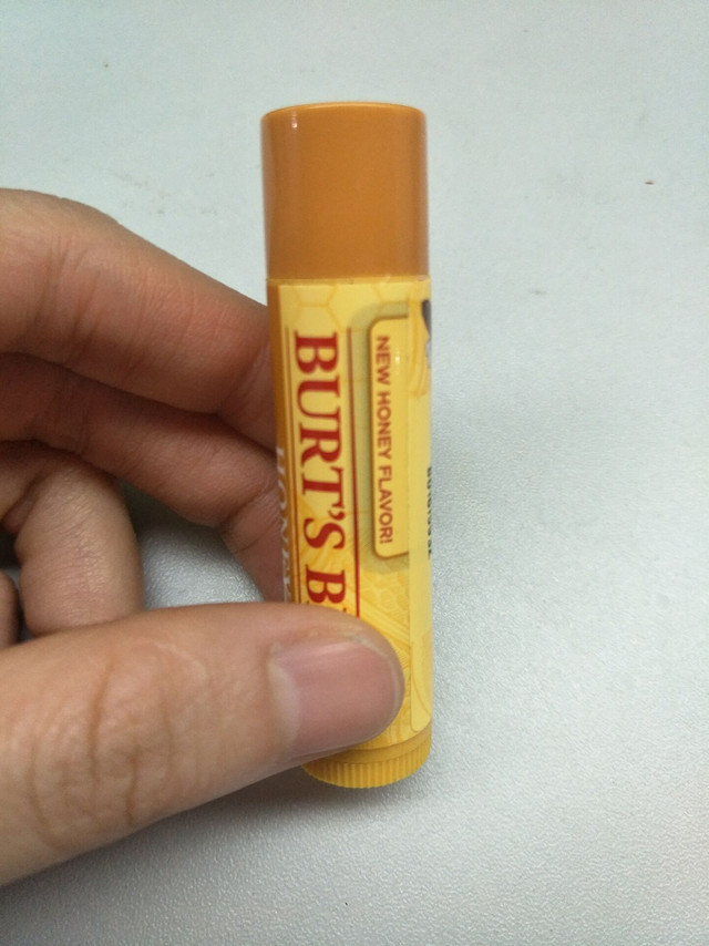 保湿性偏中上的美国小蜜蜂唇膏