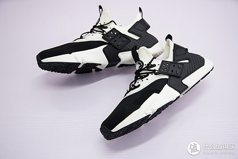 百搭流行就是黑白配 熊猫色运动鞋推荐榜