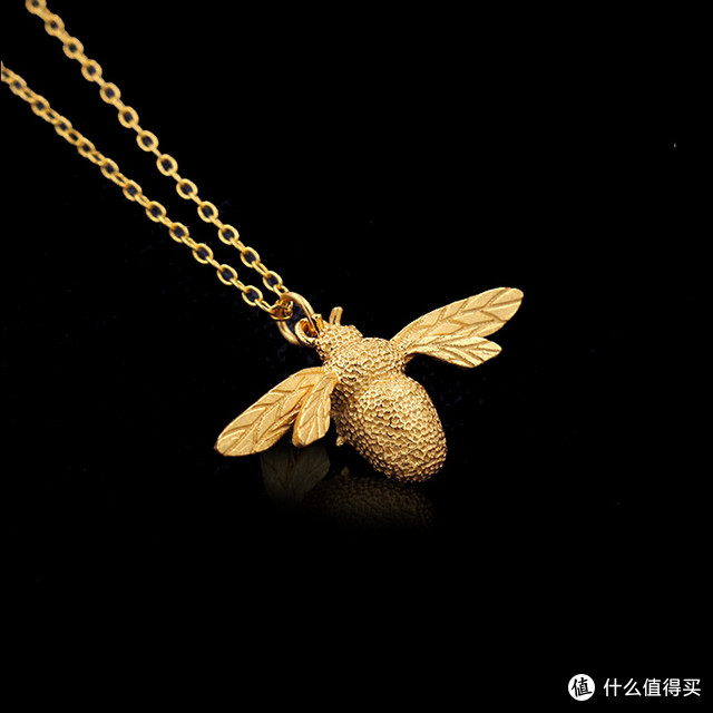 质感十足黄金色蜜蜂项链精工打造翅膀的纹路根根分明