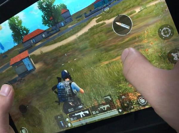 测试了吃鸡，王者，飞车，NBA2k17，都能很流畅的玩