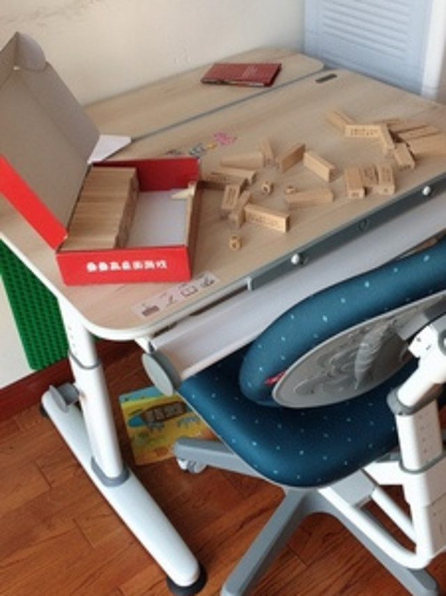 比较小的一款学习桌