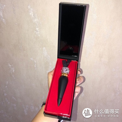 路铂廷唇部彩妆